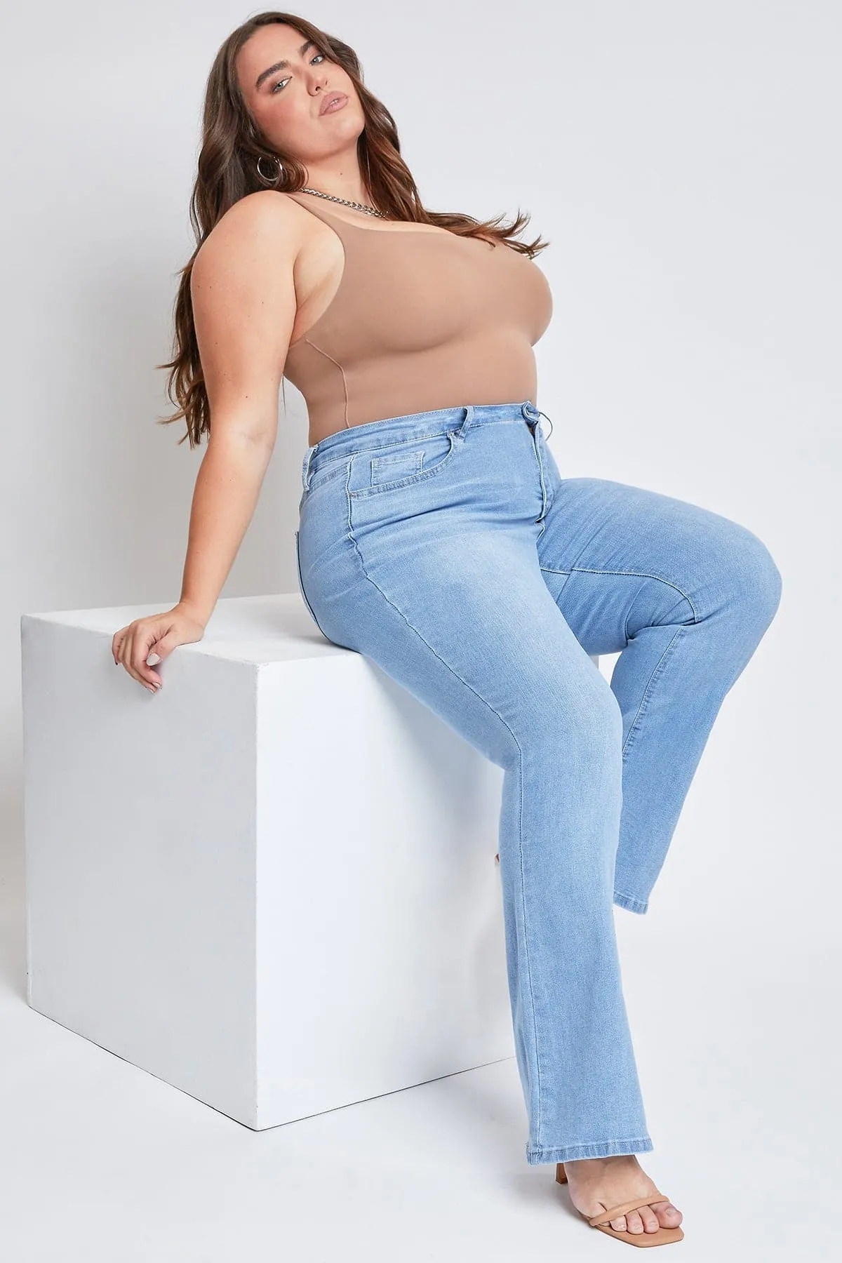 Women's Plus Size Basic Flare Jeans