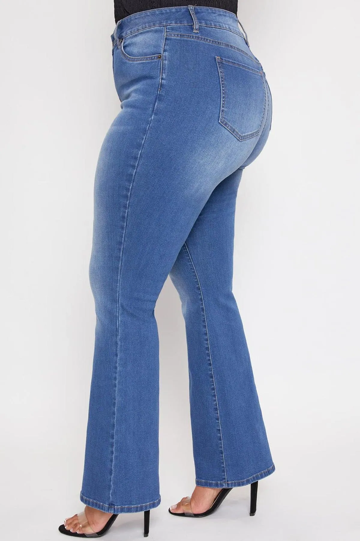 Women's Plus Size Basic Flare Jeans